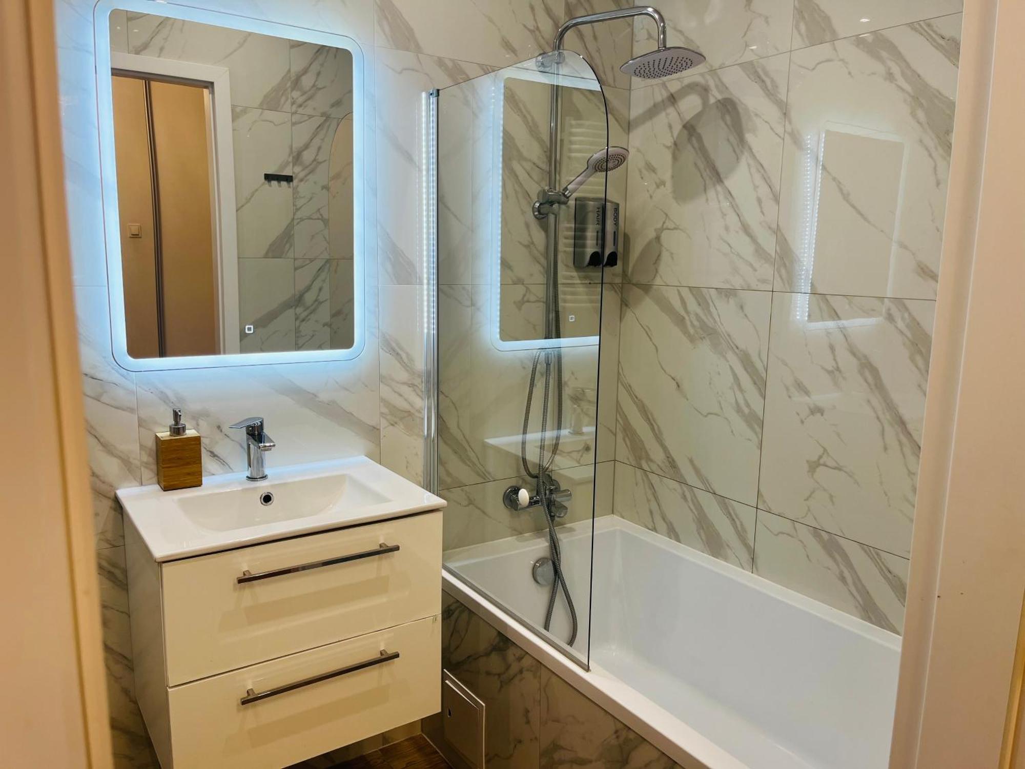 Zlote Apartamenty 58 Legnica Exteriör bild